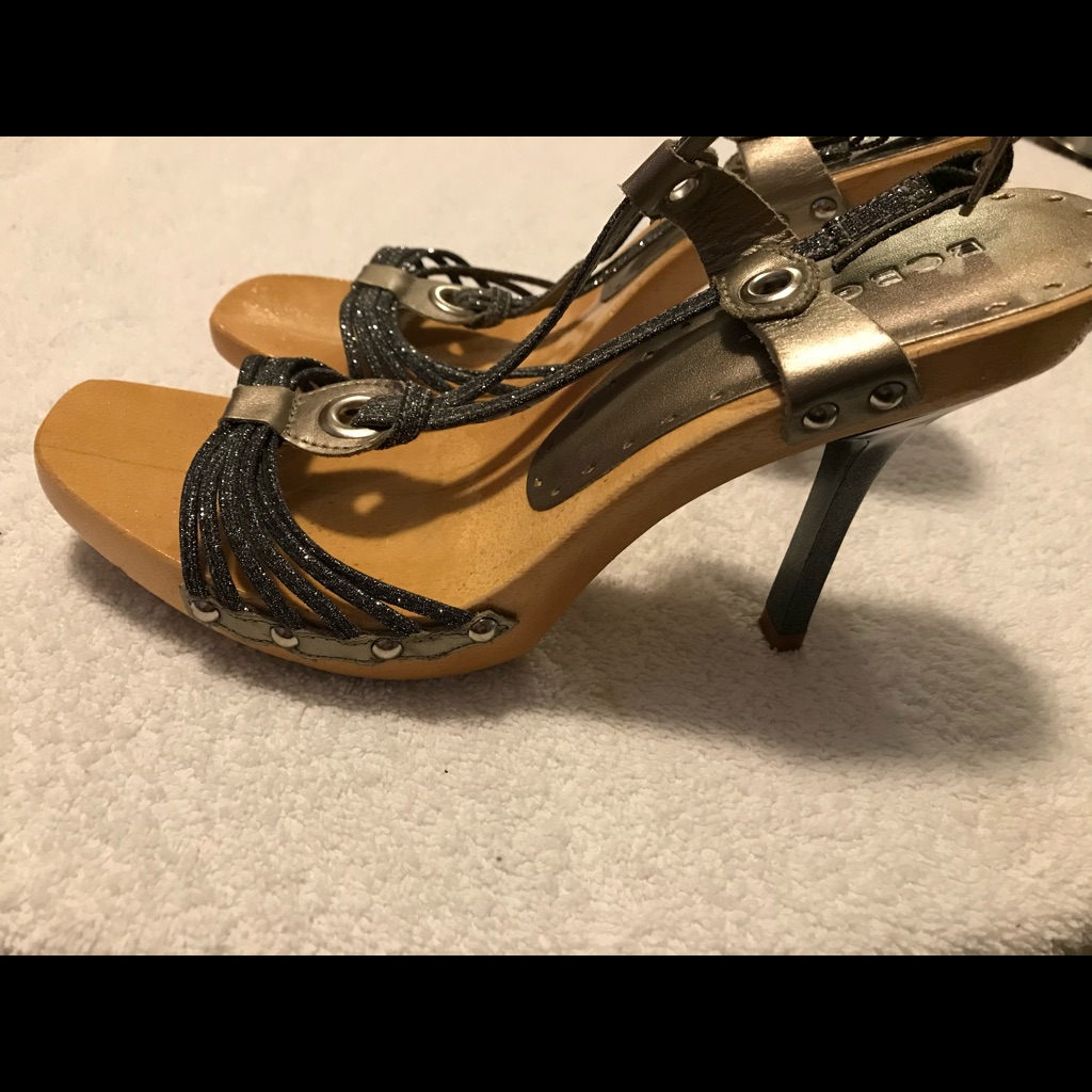 Almost Brand New  Stunningly Stylish Heels By Bcbgirls  Box 51